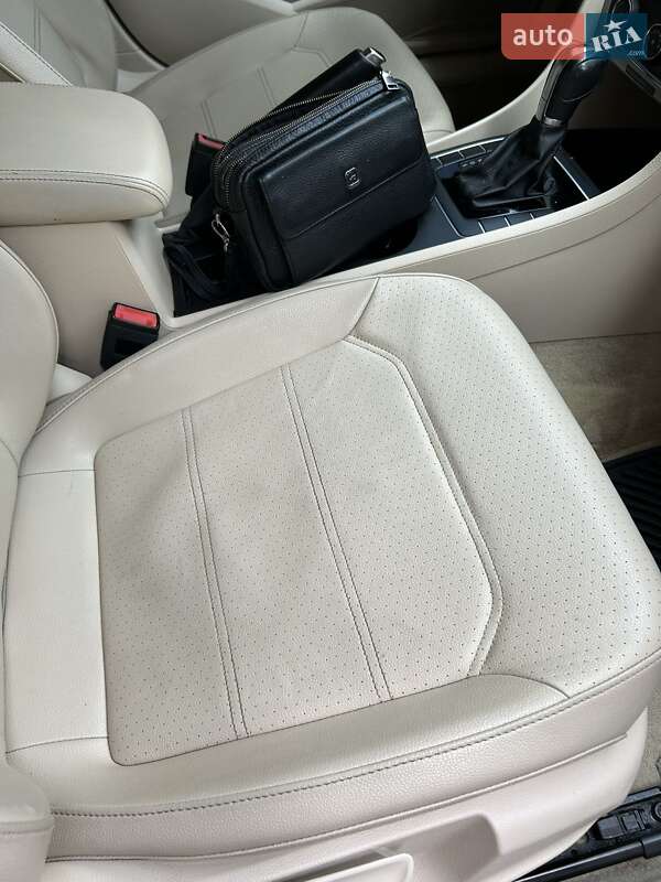 Седан Volkswagen Passat 2013 в Киеве