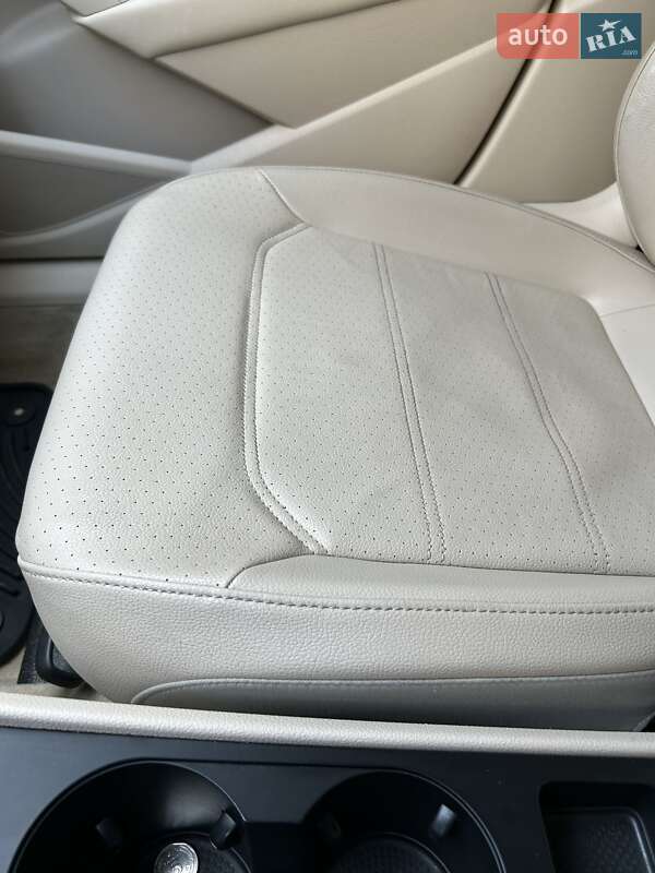 Седан Volkswagen Passat 2013 в Киеве