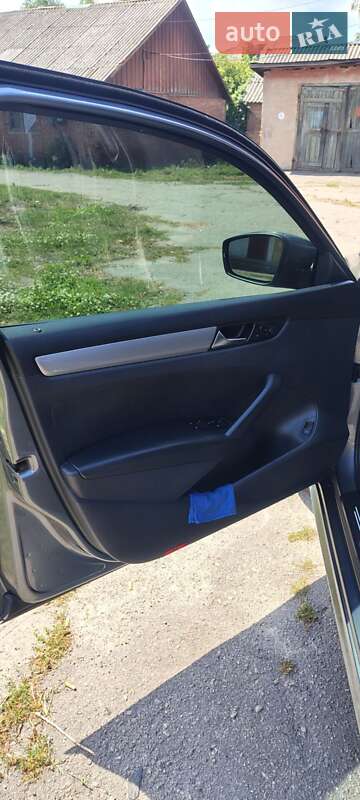 Седан Volkswagen Passat 2012 в Лубнах