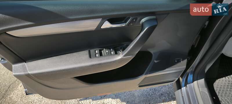 Универсал Volkswagen Passat 2011 в Киеве