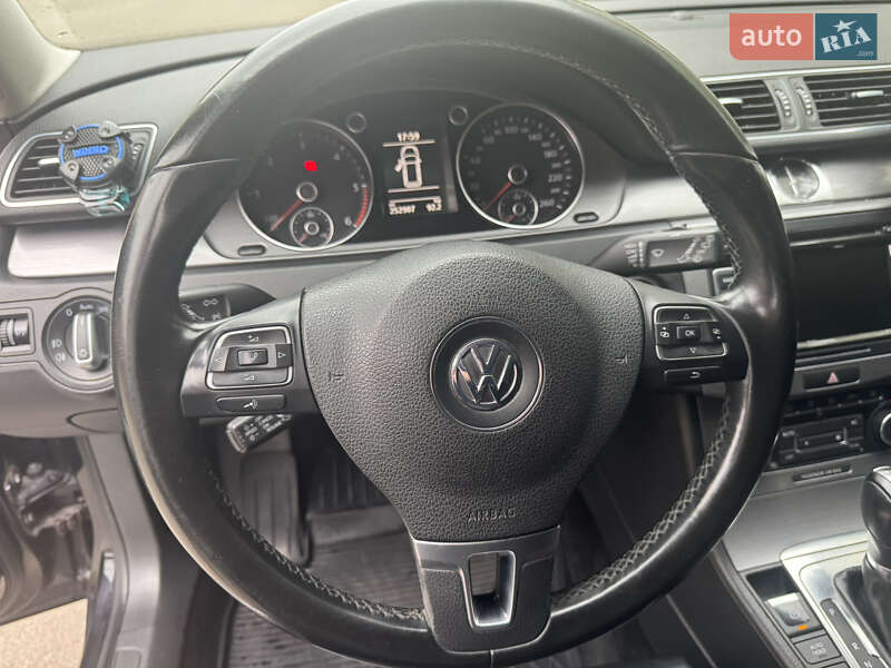 Универсал Volkswagen Passat 2011 в Стрые