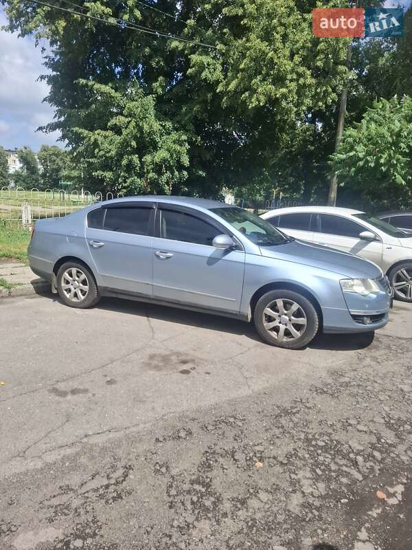 Седан Volkswagen Passat 2005 в 