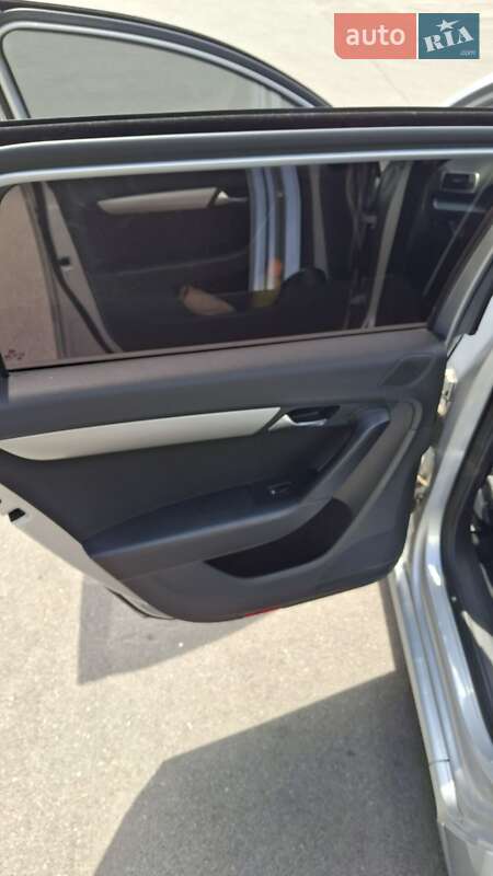 Универсал Volkswagen Passat 2013 в Днепре