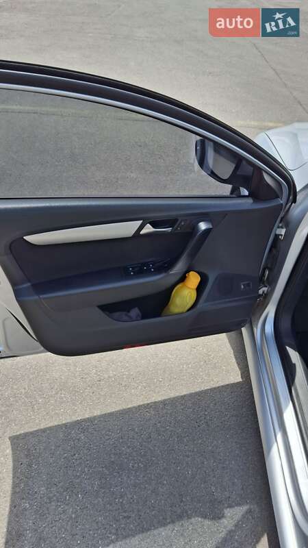 Универсал Volkswagen Passat 2013 в Днепре