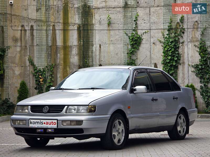 Седан Volkswagen Passat 1994 в Хмельницком