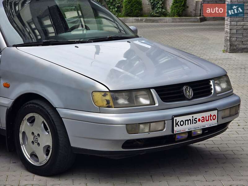 Седан Volkswagen Passat 1994 в Хмельницком