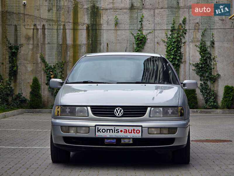Седан Volkswagen Passat 1994 в Хмельницком