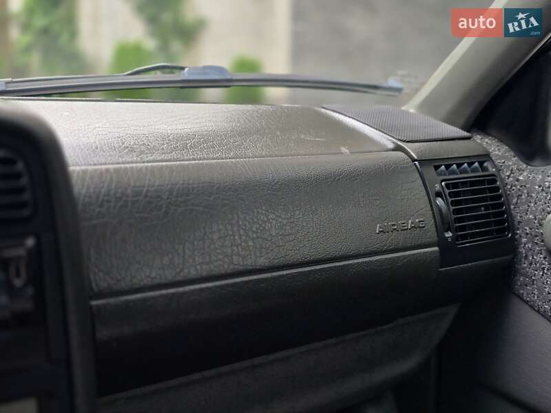 Седан Volkswagen Passat 1994 в Хмельницком