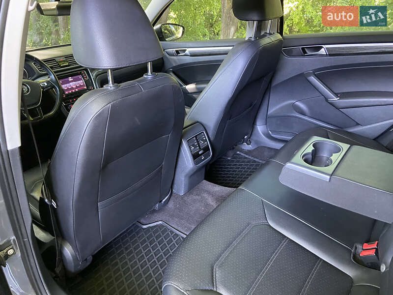 Седан Volkswagen Passat 2018 в Хмельницькому