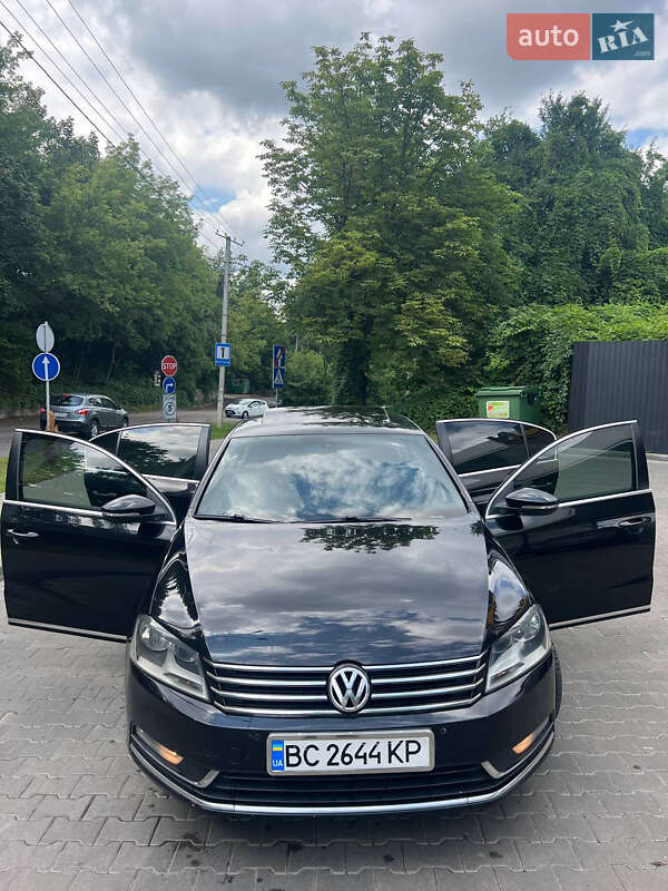 Седан Volkswagen Passat 2013 в Львове