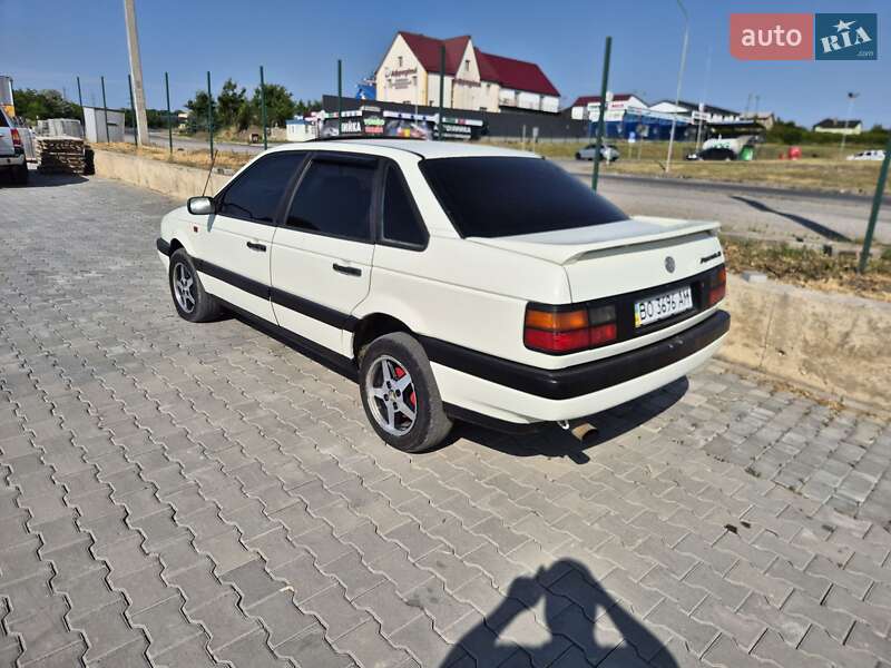 Седан Volkswagen Passat 1988 в Каменец-Подольском