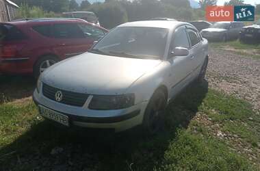Седан Volkswagen Passat 2000 в Тересве
