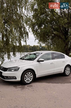 Седан Volkswagen Passat 2013 в Рівному