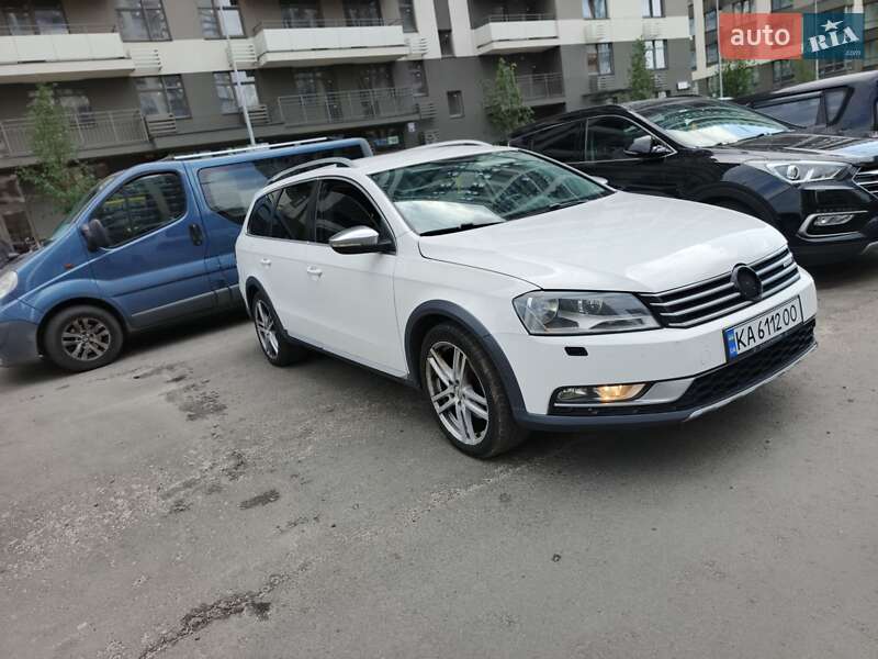 Универсал Volkswagen Passat 2012 в Киеве