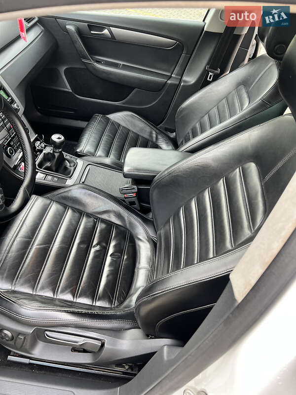 Универсал Volkswagen Passat 2011 в Дрогобыче