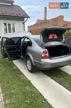 Седан Volkswagen Passat 2002 в Чернівцях