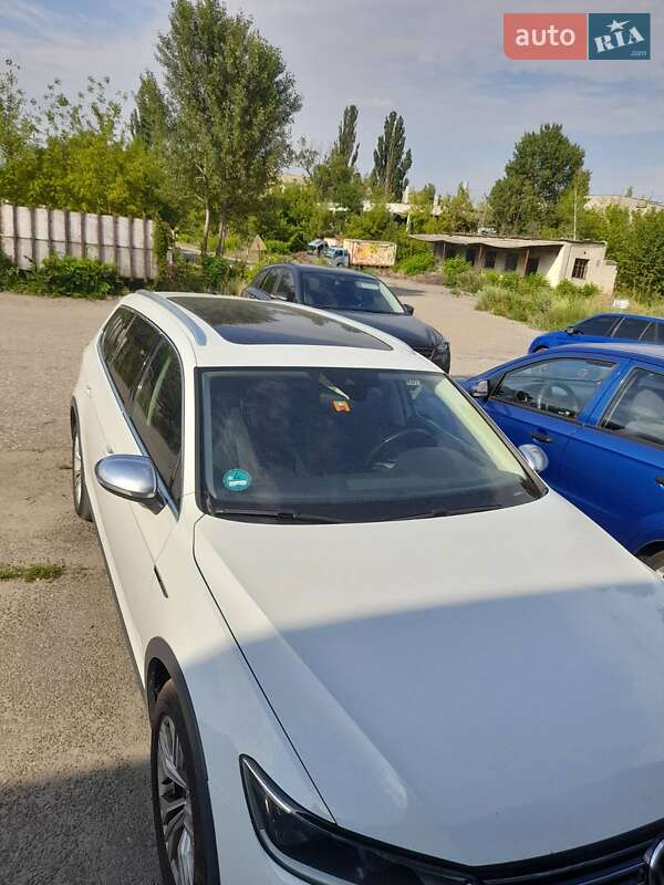 Универсал Volkswagen Passat 2016 в Киеве