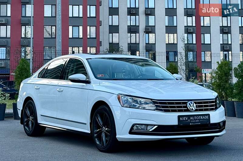 Седан Volkswagen Passat 2016 в Киеве