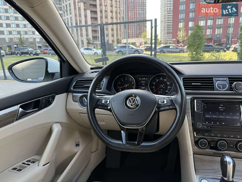 Седан Volkswagen Passat 2016 в Киеве