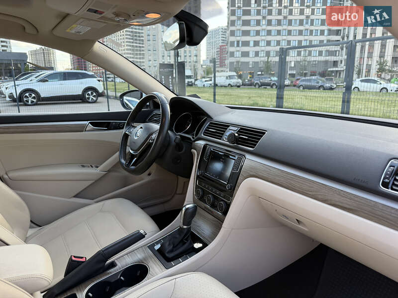 Седан Volkswagen Passat 2016 в Киеве