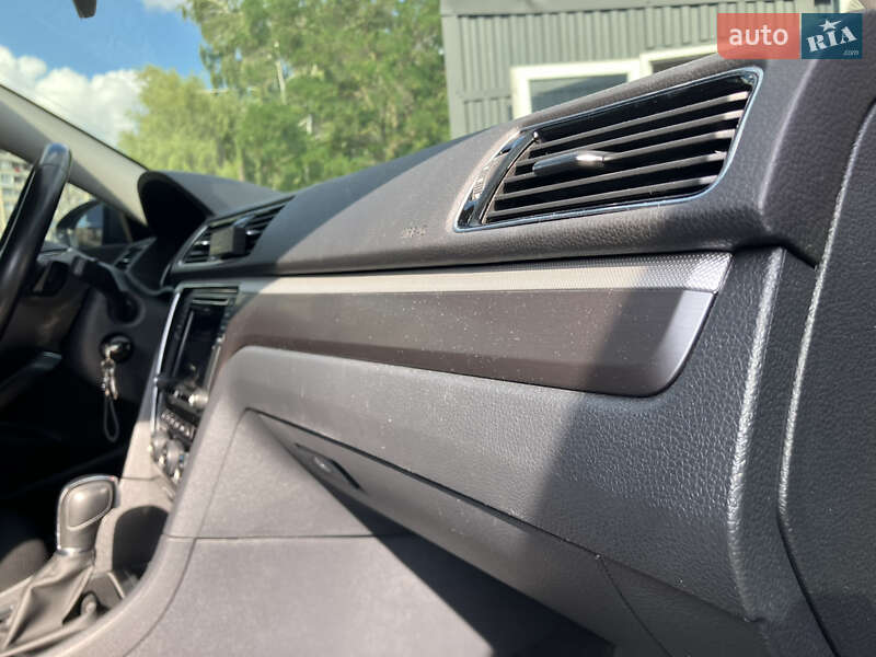 Седан Volkswagen Passat 2017 в Львове