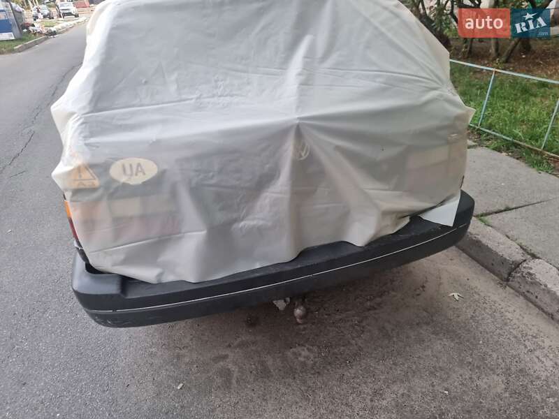 Універсал Volkswagen Passat 1990 в Києві
