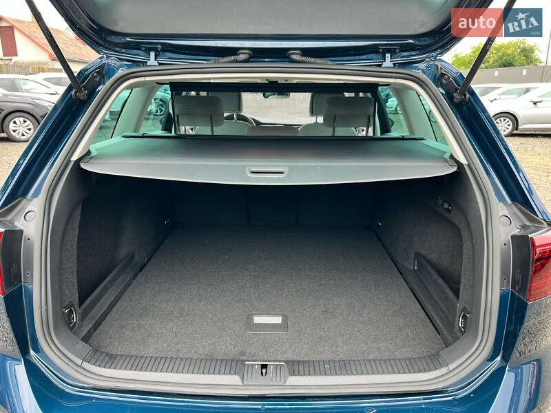 Универсал Volkswagen Passat 2022 в Луцке