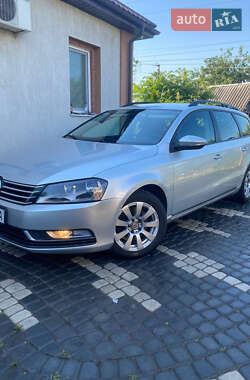 Универсал Volkswagen Passat 2014 в Киеве
