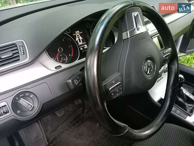Універсал Volkswagen Passat 2014 в Києві