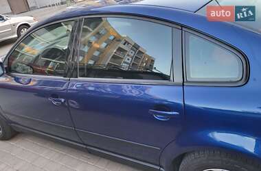 Седан Volkswagen Passat 2001 в 