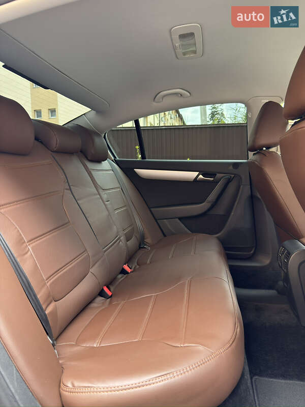 Седан Volkswagen Passat 2014 в Львове