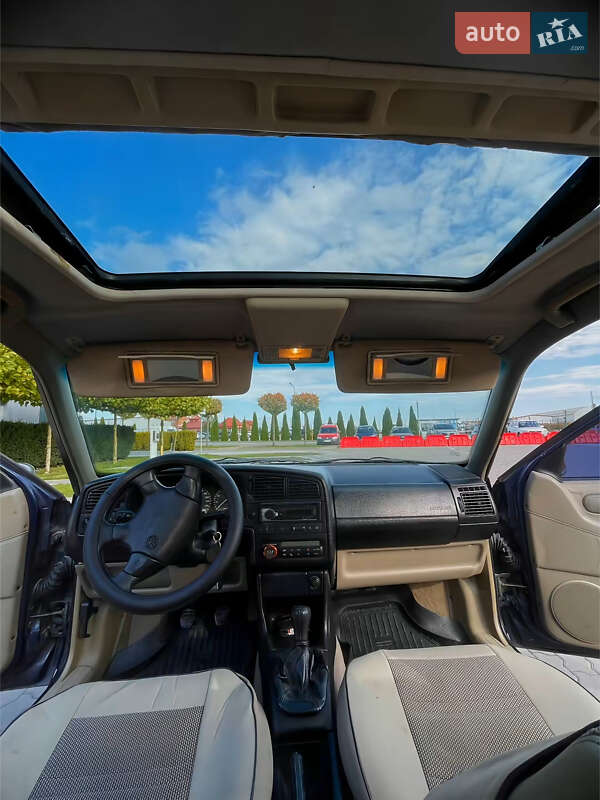 Седан Volkswagen Passat 1995 в Львові