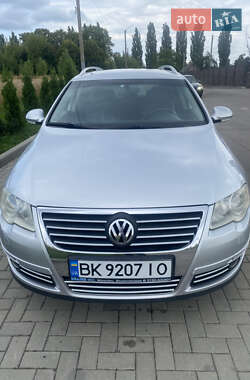 Універсал Volkswagen Passat 2006 в Рокитному