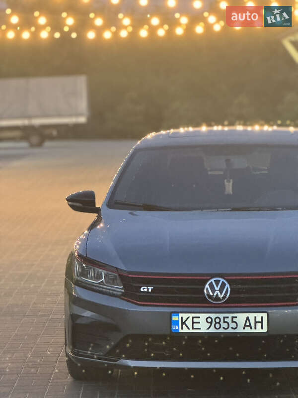Седан Volkswagen Passat 2018 в Днепре