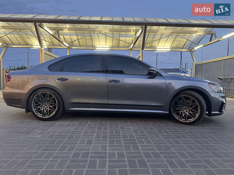 Седан Volkswagen Passat 2018 в Днепре