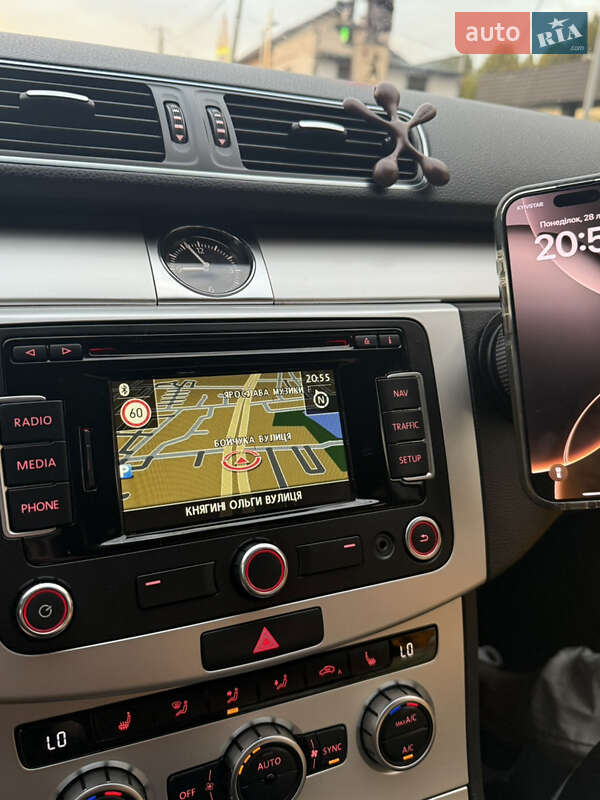 Седан Volkswagen Passat 2014 в Львове