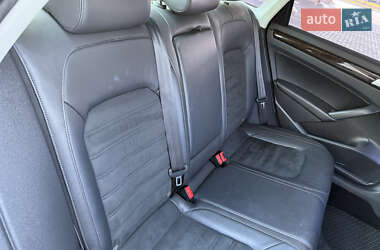 Седан Volkswagen Passat 2015 в 