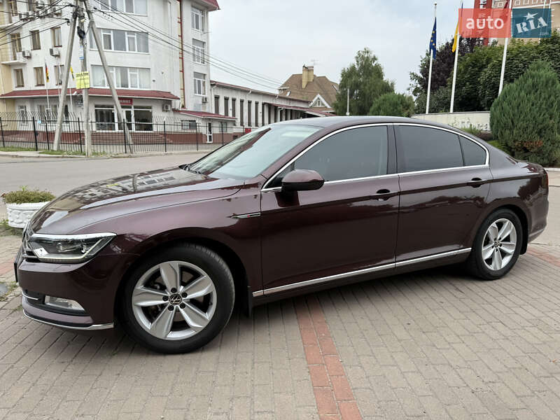 Седан Volkswagen Passat 2015 в Киеве