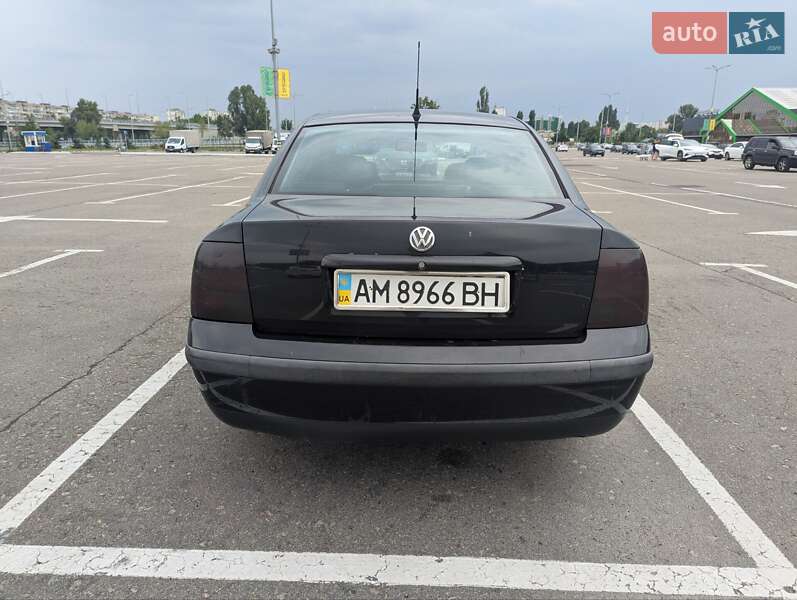 Седан Volkswagen Passat 1999 в Буче