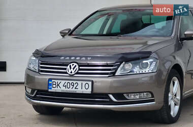 Седан Volkswagen Passat 2011 в Сарнах