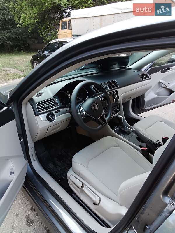 Седан Volkswagen Passat 2017 в Кропивницком