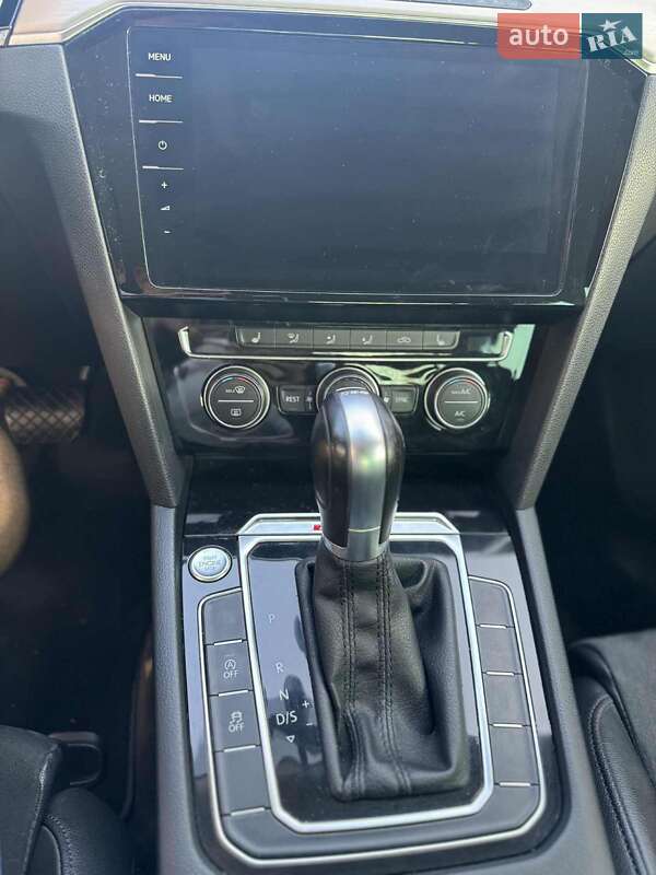 Седан Volkswagen Passat 2017 в Ужгороде