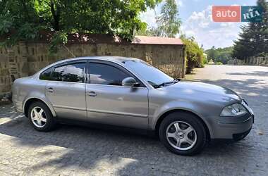 Седан Volkswagen Passat 2004 в Черновцах