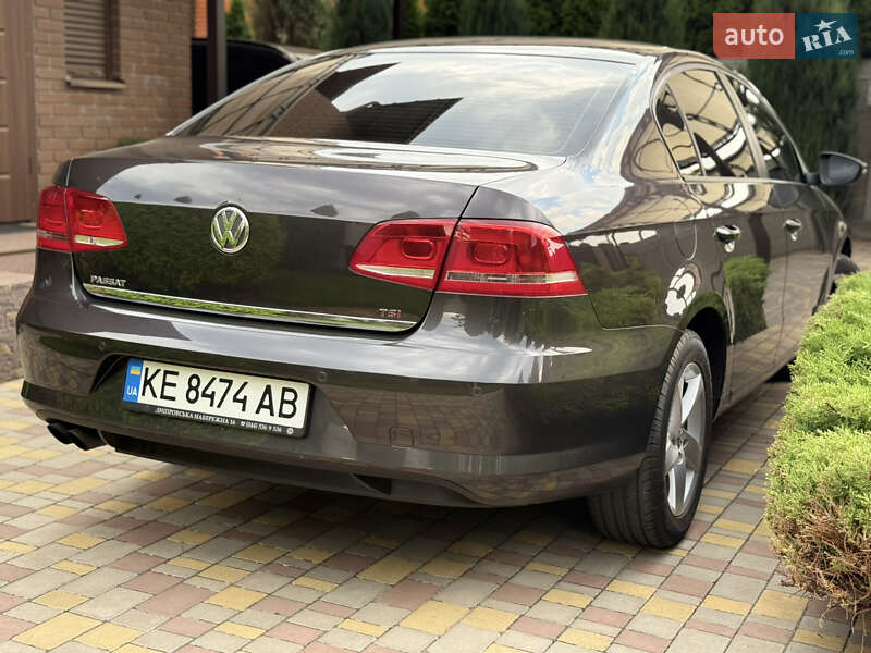 Седан Volkswagen Passat 2011 в Днепре