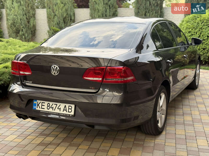 Седан Volkswagen Passat 2011 в Днепре