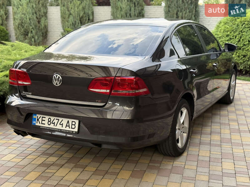 Седан Volkswagen Passat 2011 в Днепре