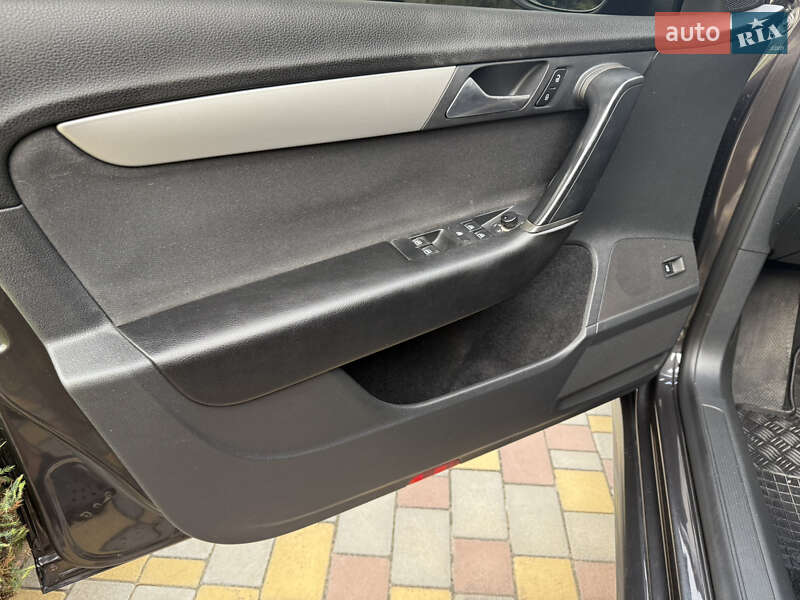 Седан Volkswagen Passat 2011 в Днепре