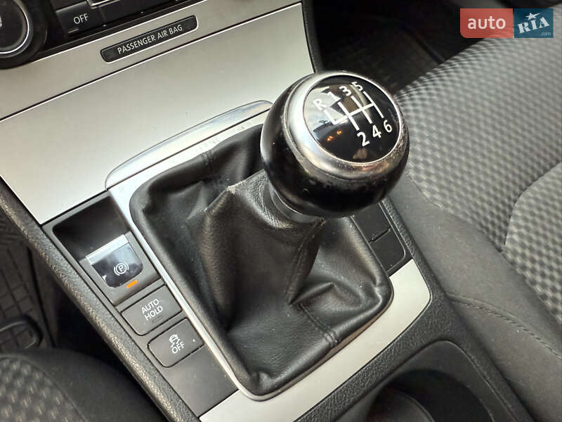 Седан Volkswagen Passat 2011 в Днепре
