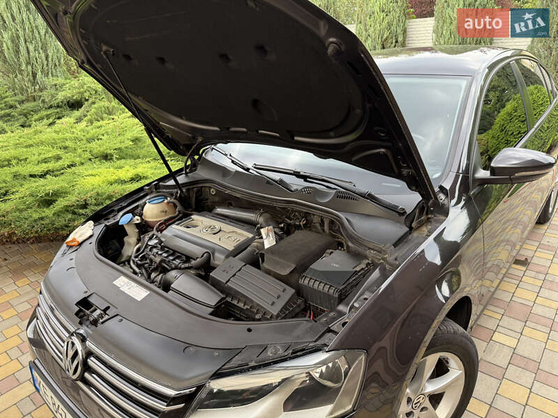 Седан Volkswagen Passat 2011 в Днепре