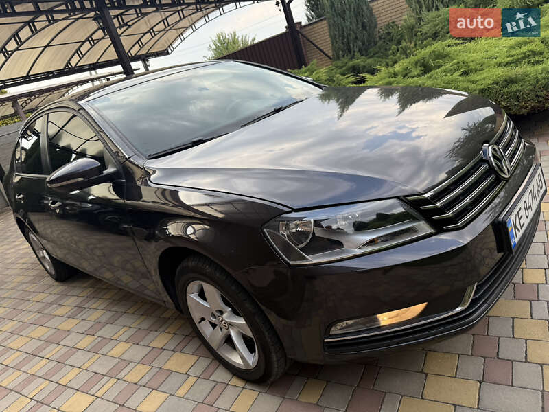 Седан Volkswagen Passat 2011 в Днепре